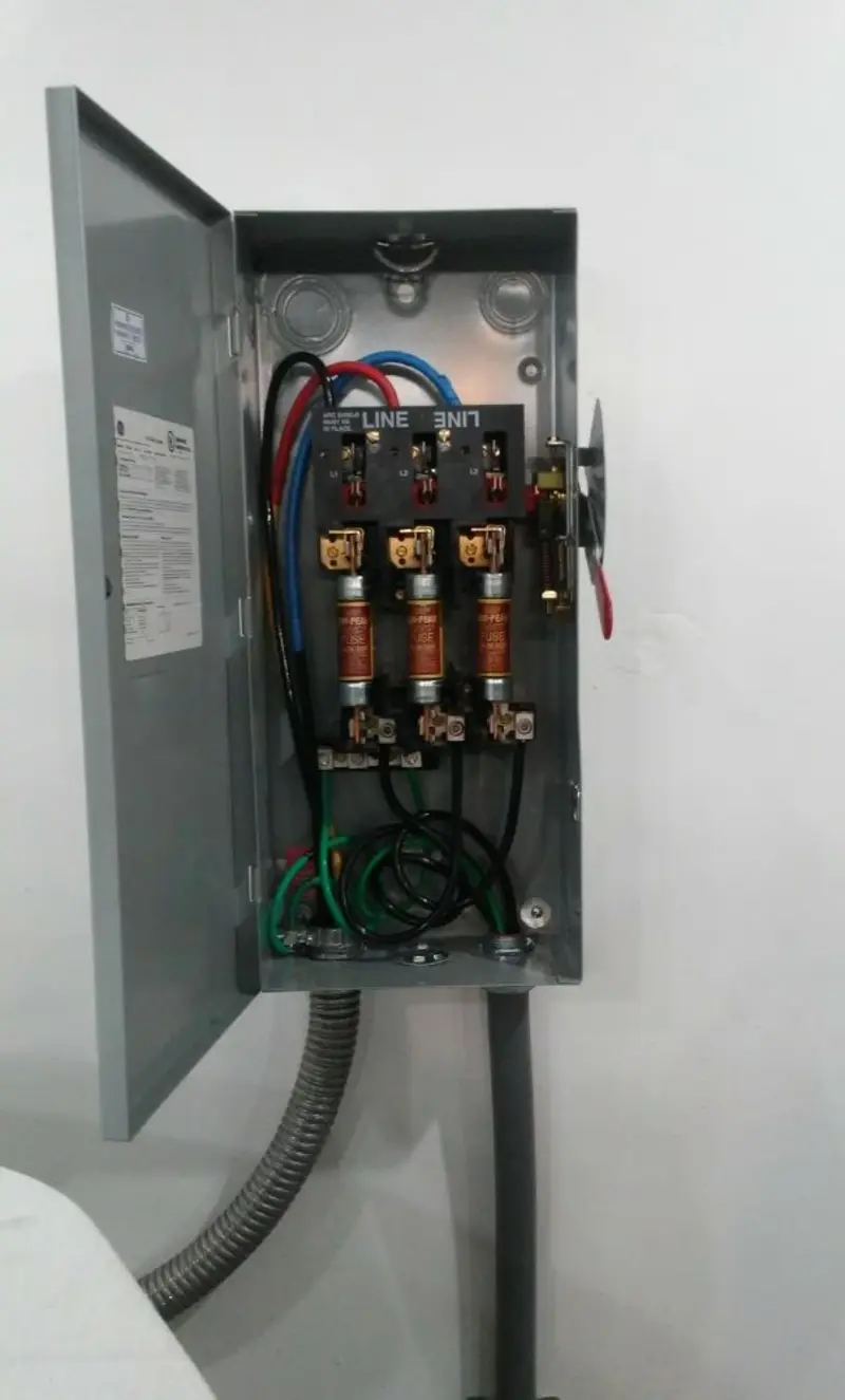 Three-phase disconnect switch installed for Smoke Detector Installation in Adairsville